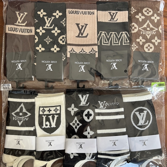 LV Socks of Unmatched Quality - Fashion Excellence